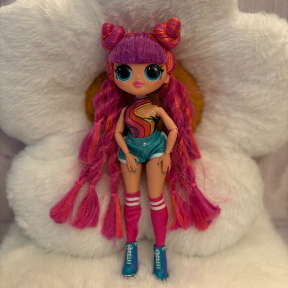 LOL Surprise OMG Roller Chick Series 2 Fashion Doll 586135 (SKU: 314TO) - Picture 3 of 16